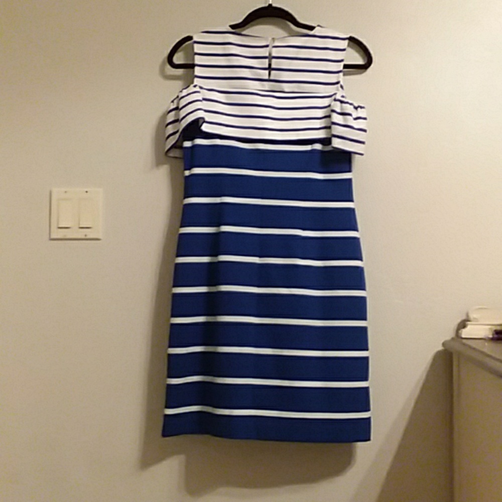 Vince Camuto Cold Shoulder dress